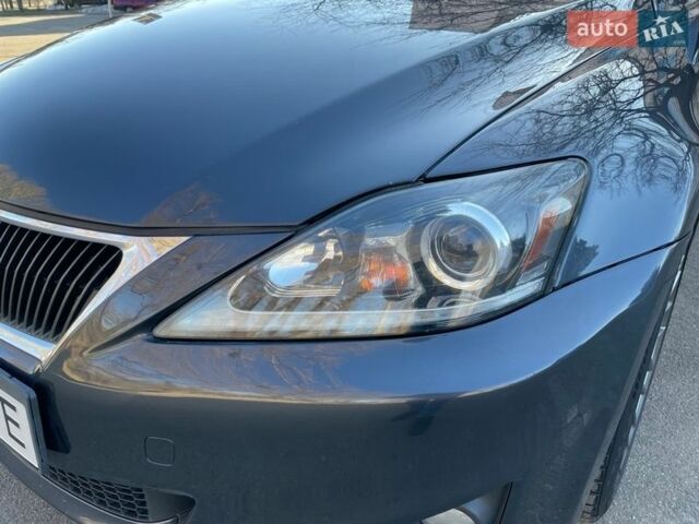 Сірий Лексус ІС, об'ємом двигуна 2.5 л та пробігом 251 тис. км за 12000 $, фото 13 на Automoto.ua