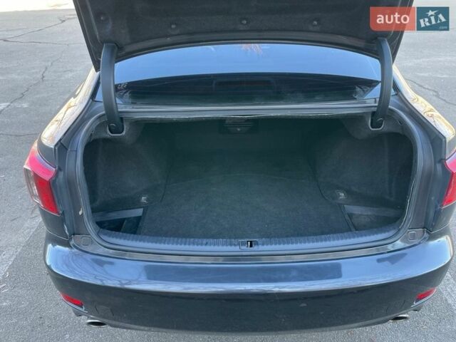 Сірий Лексус ІС, об'ємом двигуна 2.5 л та пробігом 251 тис. км за 12000 $, фото 22 на Automoto.ua