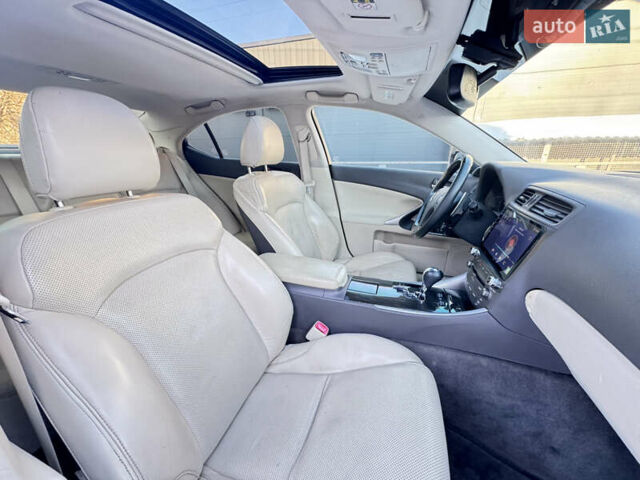 Серый Лексус ИС, объемом двигателя 2.5 л и пробегом 264 тыс. км за 10900 $, фото 12 на Automoto.ua