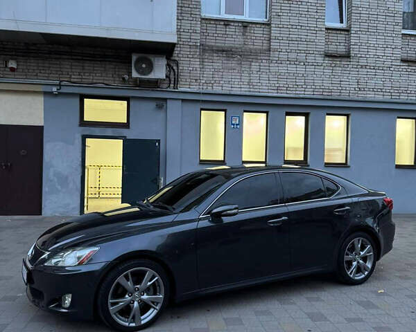 Серый Лексус ИС, объемом двигателя 2.5 л и пробегом 310 тыс. км за 11800 $, фото 1 на Automoto.ua