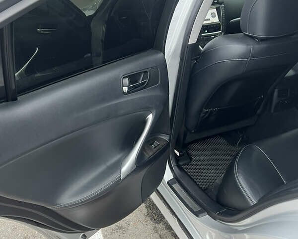 Сірий Лексус ІС, об'ємом двигуна 2.5 л та пробігом 192 тис. км за 11999 $, фото 15 на Automoto.ua