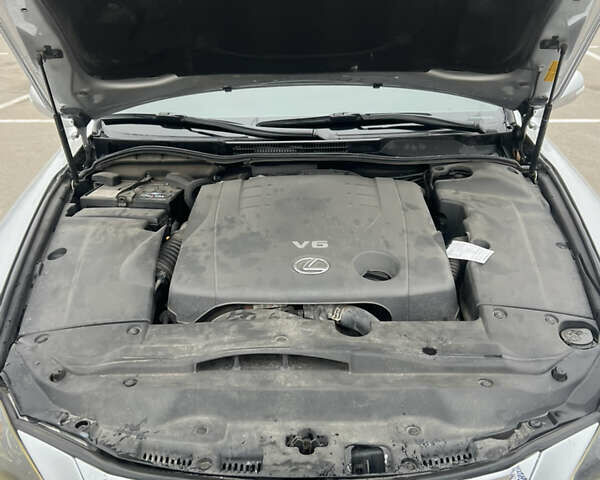 Сірий Лексус ІС, об'ємом двигуна 2.5 л та пробігом 192 тис. км за 11999 $, фото 16 на Automoto.ua