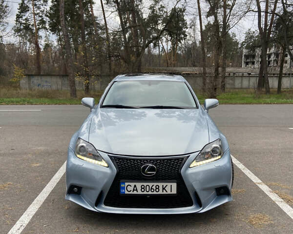 Серый Лексус ИС, объемом двигателя 2.5 л и пробегом 134 тыс. км за 12500 $, фото 1 на Automoto.ua