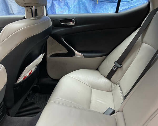 Серый Лексус ИС, объемом двигателя 2.5 л и пробегом 134 тыс. км за 12500 $, фото 12 на Automoto.ua