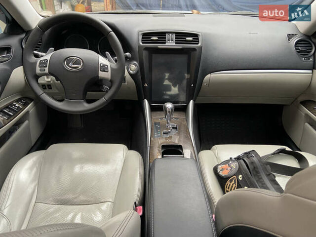 Серый Лексус ИС, объемом двигателя 2.5 л и пробегом 134 тыс. км за 12500 $, фото 11 на Automoto.ua