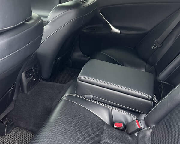 Сірий Лексус ІС, об'ємом двигуна 2.5 л та пробігом 192 тис. км за 11999 $, фото 13 на Automoto.ua