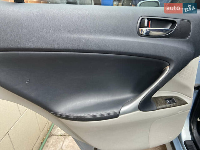 Серый Лексус ИС, объемом двигателя 2.5 л и пробегом 134 тыс. км за 12500 $, фото 13 на Automoto.ua