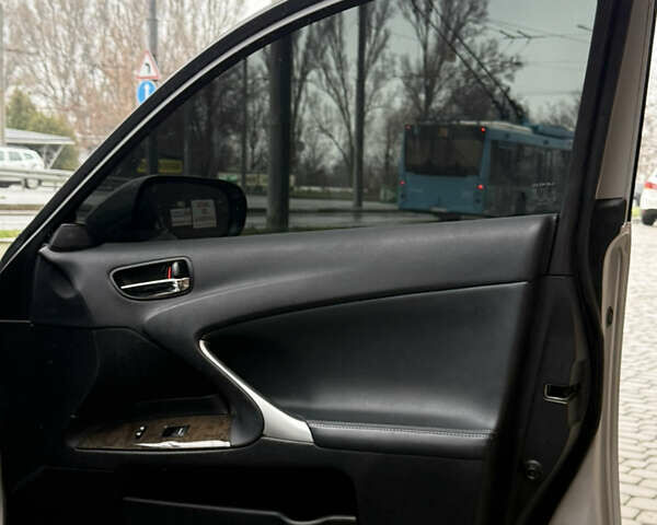 Серый Лексус ИС, объемом двигателя 2.5 л и пробегом 198 тыс. км за 11500 $, фото 18 на Automoto.ua