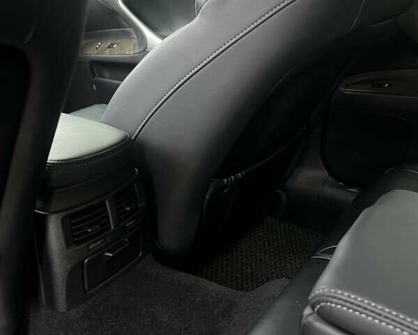 Сірий Лексус ІС, об'ємом двигуна 2.5 л та пробігом 192 тис. км за 11999 $, фото 14 на Automoto.ua