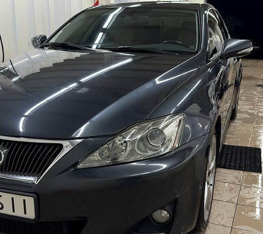 Серый Лексус ИС, объемом двигателя 2.5 л и пробегом 214 тыс. км за 10000 $, фото 2 на Automoto.ua