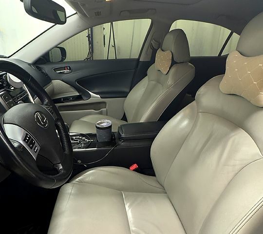 Серый Лексус ИС, объемом двигателя 2.5 л и пробегом 214 тыс. км за 10000 $, фото 9 на Automoto.ua