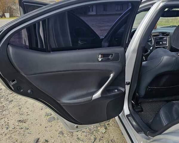 Серый Лексус ИС, объемом двигателя 2.5 л и пробегом 256 тыс. км за 12499 $, фото 12 на Automoto.ua