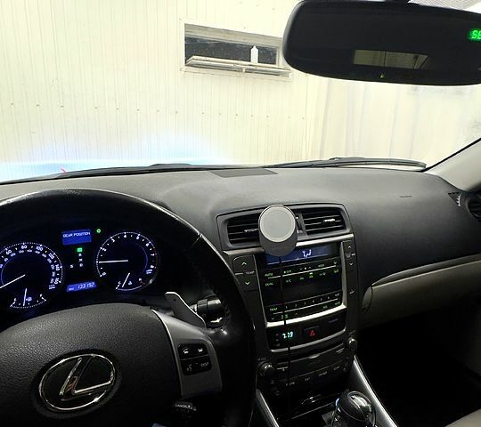 Серый Лексус ИС, объемом двигателя 2.5 л и пробегом 214 тыс. км за 10000 $, фото 8 на Automoto.ua