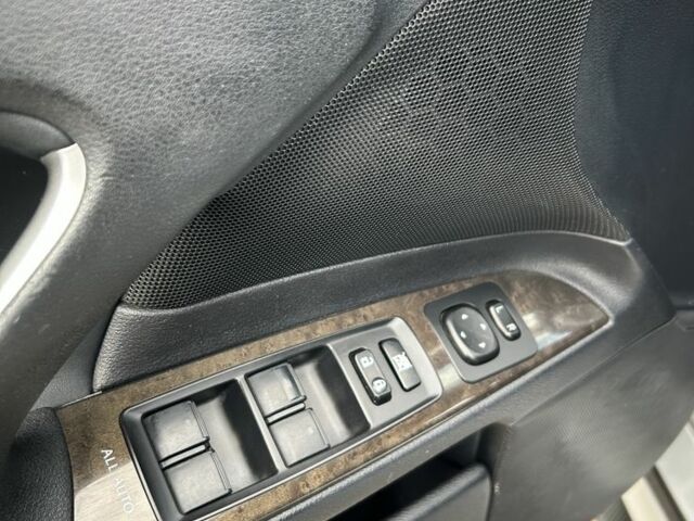 Сірий Лексус ІС, об'ємом двигуна 2.5 л та пробігом 197 тис. км за 13999 $, фото 18 на Automoto.ua