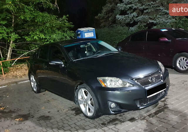 Серый Лексус ИС, объемом двигателя 2.5 л и пробегом 223 тыс. км за 12500 $, фото 2 на Automoto.ua