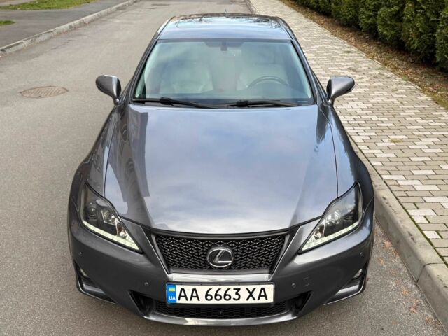 Серый Лексус ИС, объемом двигателя 2.5 л и пробегом 177 тыс. км за 13000 $, фото 1 на Automoto.ua