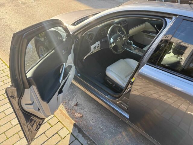 Серый Лексус ИС, объемом двигателя 2.5 л и пробегом 177 тыс. км за 13000 $, фото 16 на Automoto.ua