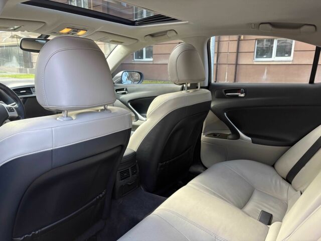 Серый Лексус ИС, объемом двигателя 2.5 л и пробегом 177 тыс. км за 13000 $, фото 12 на Automoto.ua