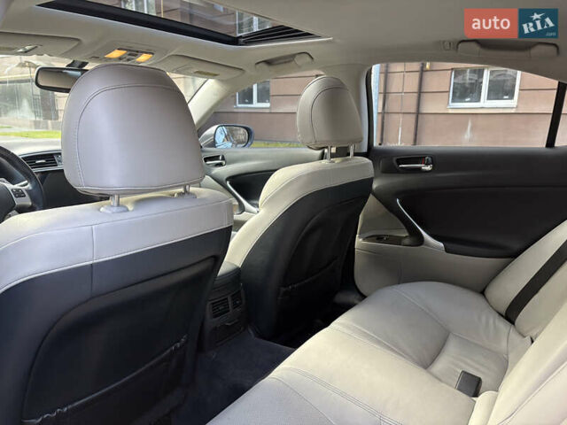 Серый Лексус ИС, объемом двигателя 2.5 л и пробегом 177 тыс. км за 12000 $, фото 12 на Automoto.ua