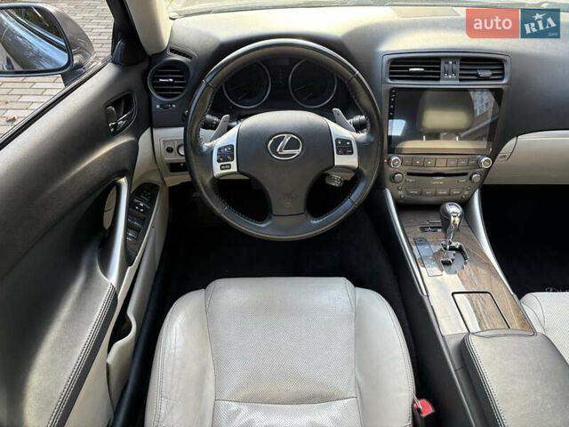 Серый Лексус ИС, объемом двигателя 2.5 л и пробегом 177 тыс. км за 12000 $, фото 9 на Automoto.ua