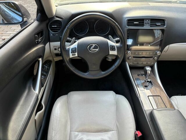 Серый Лексус ИС, объемом двигателя 2.5 л и пробегом 177 тыс. км за 13000 $, фото 9 на Automoto.ua