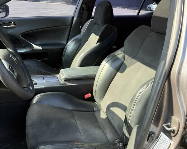 Сірий Лексус ІС, об'ємом двигуна 2.5 л та пробігом 183 тис. км за 11500 $, фото 19 на Automoto.ua