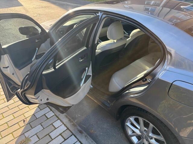 Серый Лексус ИС, объемом двигателя 2.5 л и пробегом 177 тыс. км за 13000 $, фото 17 на Automoto.ua