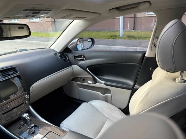 Серый Лексус ИС, объемом двигателя 2.5 л и пробегом 177 тыс. км за 13000 $, фото 10 на Automoto.ua