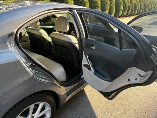 Серый Лексус ИС, объемом двигателя 2.5 л и пробегом 177 тыс. км за 13000 $, фото 19 на Automoto.ua