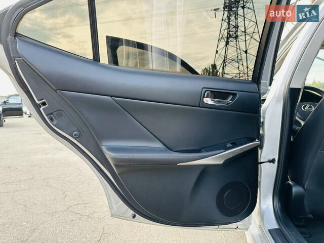 Серый Лексус ИС, объемом двигателя 2.5 л и пробегом 182 тыс. км за 15900 $, фото 16 на Automoto.ua