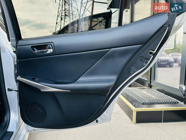 Серый Лексус ИС, объемом двигателя 2.5 л и пробегом 182 тыс. км за 15900 $, фото 21 на Automoto.ua