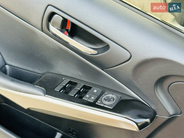 Серый Лексус ИС, объемом двигателя 2.5 л и пробегом 182 тыс. км за 15900 $, фото 25 на Automoto.ua