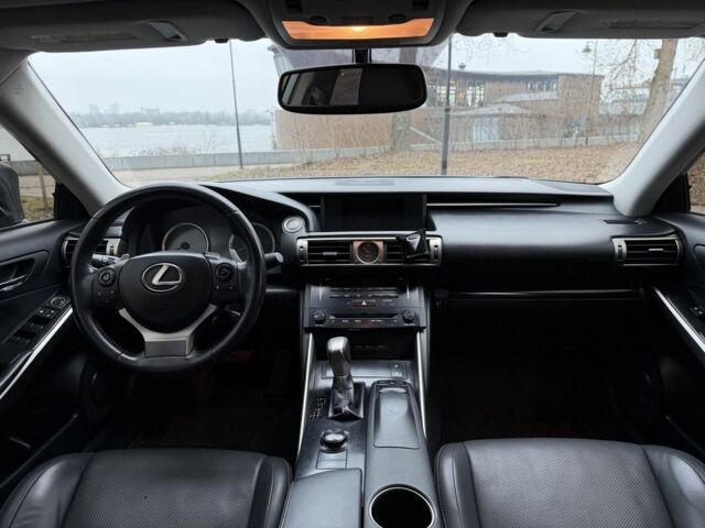 Сірий Лексус ІС, об'ємом двигуна 2.5 л та пробігом 218 тис. км за 14200 $, фото 13 на Automoto.ua