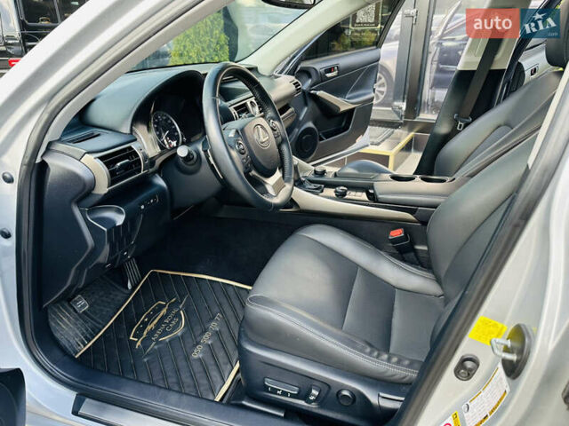 Серый Лексус ИС, объемом двигателя 2.5 л и пробегом 182 тыс. км за 15900 $, фото 12 на Automoto.ua