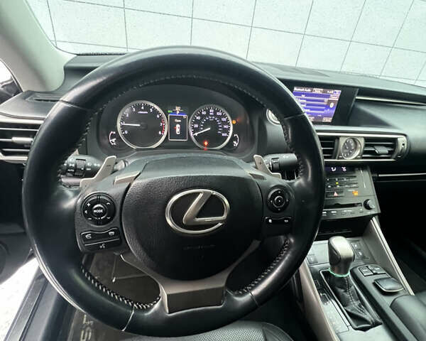 Сірий Лексус ІС, об'ємом двигуна 2.5 л та пробігом 210 тис. км за 15999 $, фото 6 на Automoto.ua