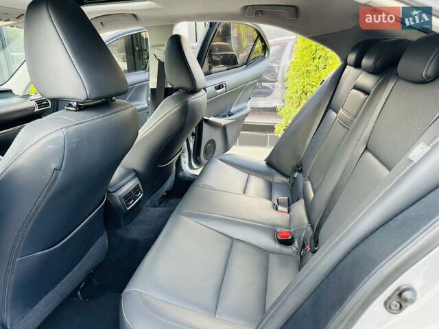 Серый Лексус ИС, объемом двигателя 2.5 л и пробегом 182 тыс. км за 15900 $, фото 15 на Automoto.ua