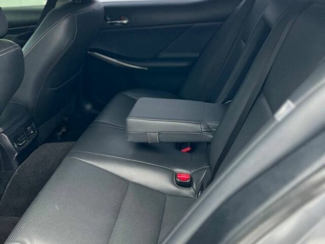 Сірий Лексус ІС, об'ємом двигуна 2.5 л та пробігом 210 тис. км за 15800 $, фото 8 на Automoto.ua