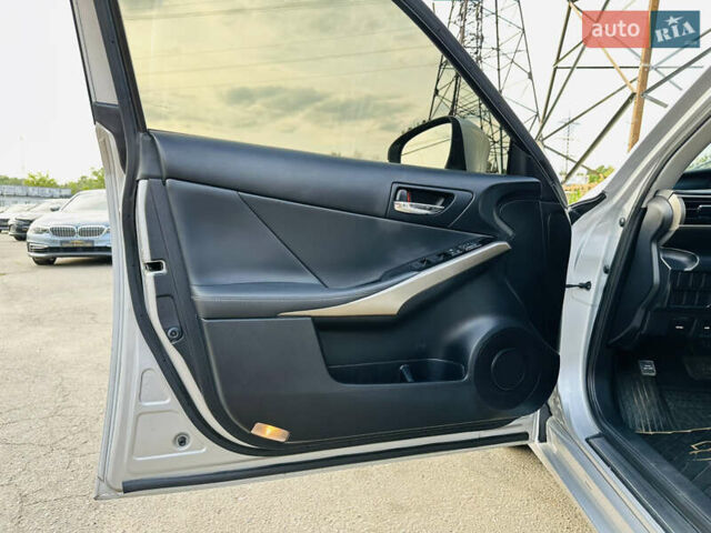 Серый Лексус ИС, объемом двигателя 2.5 л и пробегом 182 тыс. км за 15900 $, фото 14 на Automoto.ua