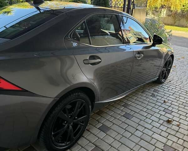 Сірий Лексус ІС, об'ємом двигуна 2.5 л та пробігом 131 тис. км за 16800 $, фото 9 на Automoto.ua