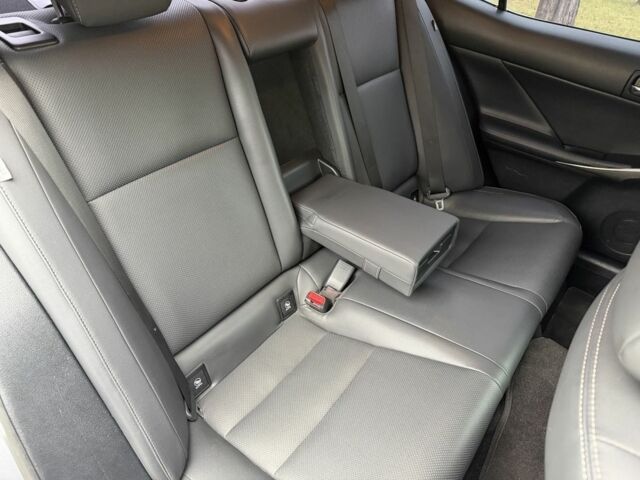 Сірий Лексус ІС, об'ємом двигуна 2.5 л та пробігом 218 тис. км за 14200 $, фото 19 на Automoto.ua