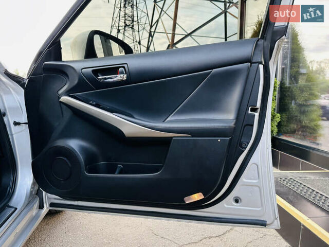 Серый Лексус ИС, объемом двигателя 2.5 л и пробегом 182 тыс. км за 15900 $, фото 24 на Automoto.ua