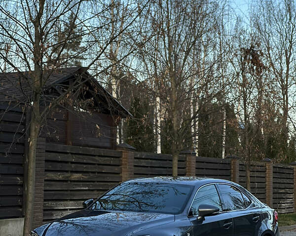 Серый Лексус ИС, объемом двигателя 2.5 л и пробегом 190 тыс. км за 15500 $, фото 4 на Automoto.ua