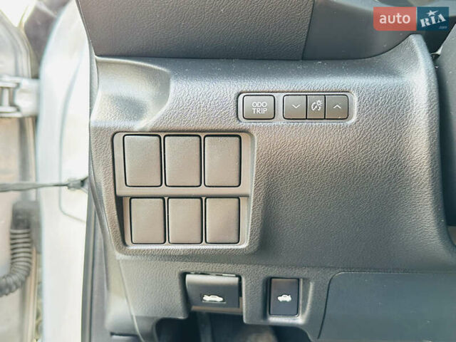 Серый Лексус ИС, объемом двигателя 2.5 л и пробегом 182 тыс. км за 15900 $, фото 34 на Automoto.ua