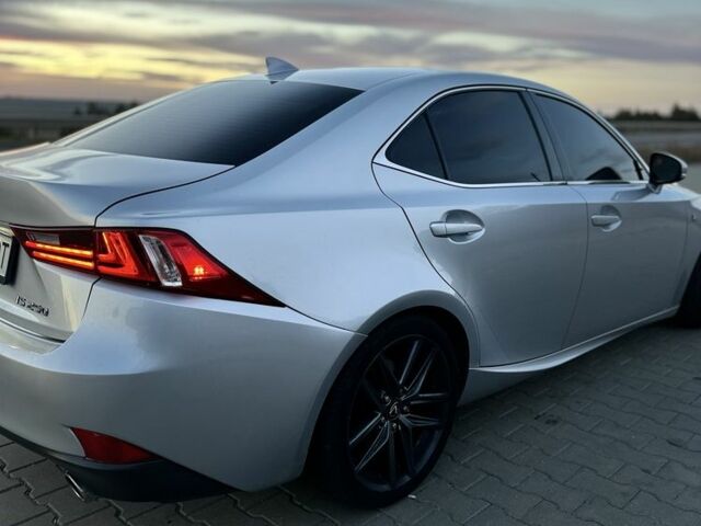 Сірий Лексус ІС, об'ємом двигуна 2.5 л та пробігом 225 тис. км за 15700 $, фото 5 на Automoto.ua