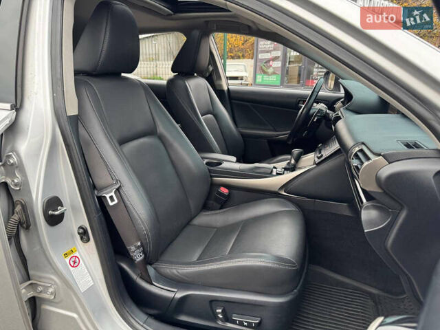 Сірий Лексус ІС, об'ємом двигуна 2.5 л та пробігом 177 тис. км за 15990 $, фото 15 на Automoto.ua