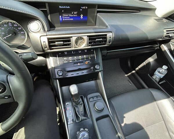 Серый Лексус ИС, объемом двигателя 2.5 л и пробегом 145 тыс. км за 16500 $, фото 5 на Automoto.ua