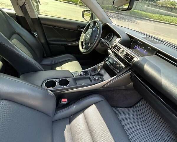 Серый Лексус ИС, объемом двигателя 2.5 л и пробегом 152 тыс. км за 16100 $, фото 8 на Automoto.ua