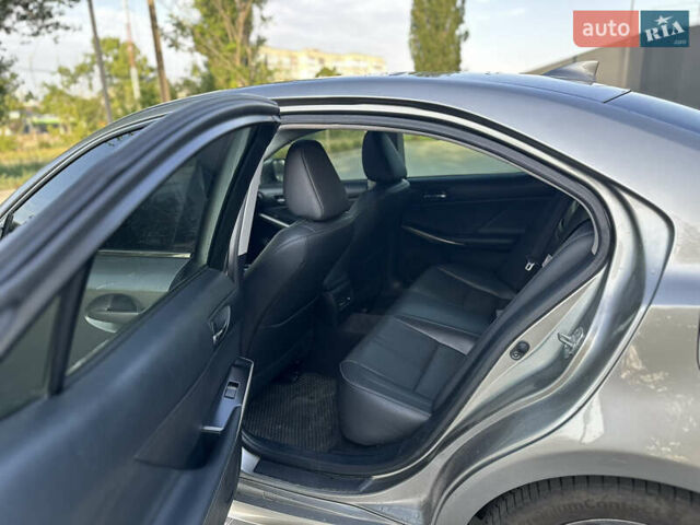 Сірий Лексус ІС, об'ємом двигуна 2.5 л та пробігом 160 тис. км за 15300 $, фото 21 на Automoto.ua