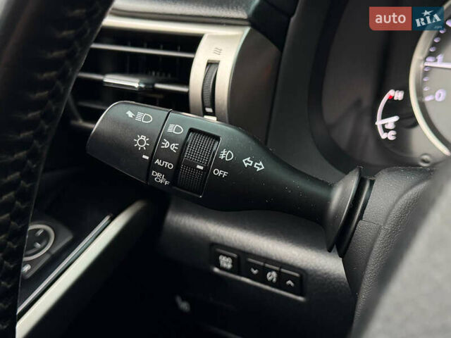Сірий Лексус ІС, об'ємом двигуна 2.5 л та пробігом 177 тис. км за 15990 $, фото 21 на Automoto.ua