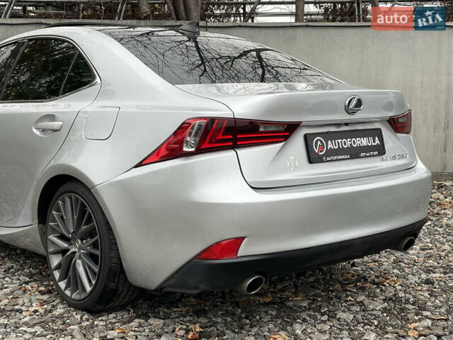 Сірий Лексус ІС, об'ємом двигуна 2.5 л та пробігом 177 тис. км за 15990 $, фото 6 на Automoto.ua